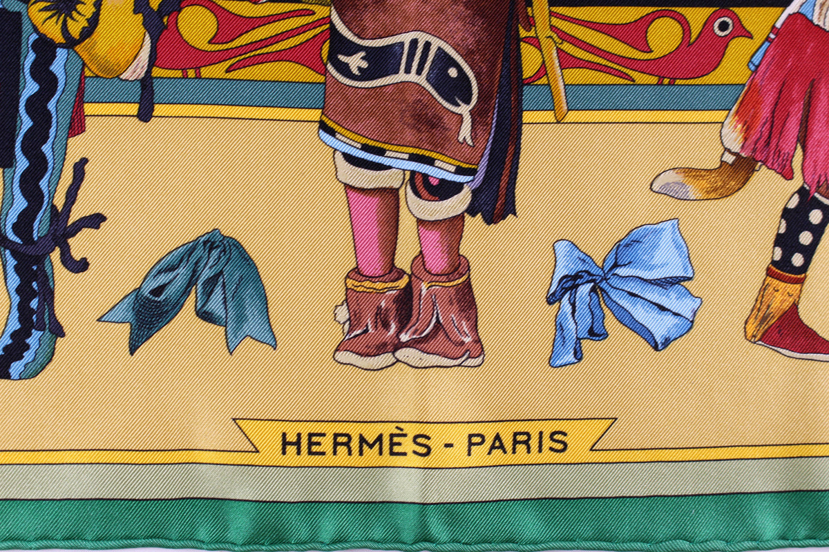 Foulard Hermès 100% Soie - Modèle « Kachinas » Par Oliver Kermit - 90 Cm - Neuf Sans étiquettes