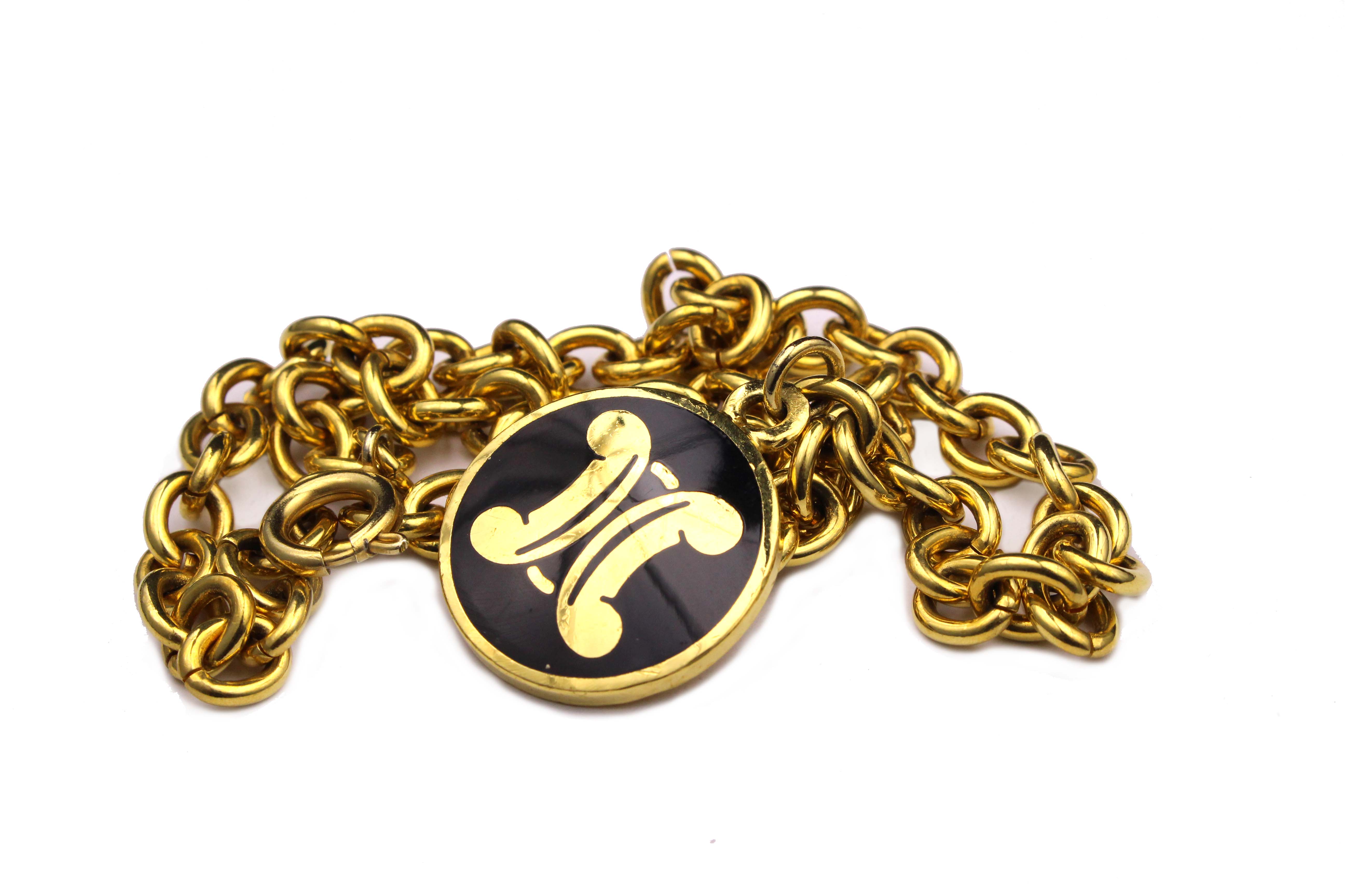 ヴィンテージCELINE ペンダント イタリア製 ロゴ 盾モチーフ チェーン付属 CELINE Triomphe logo enamel medallion pendant necklace