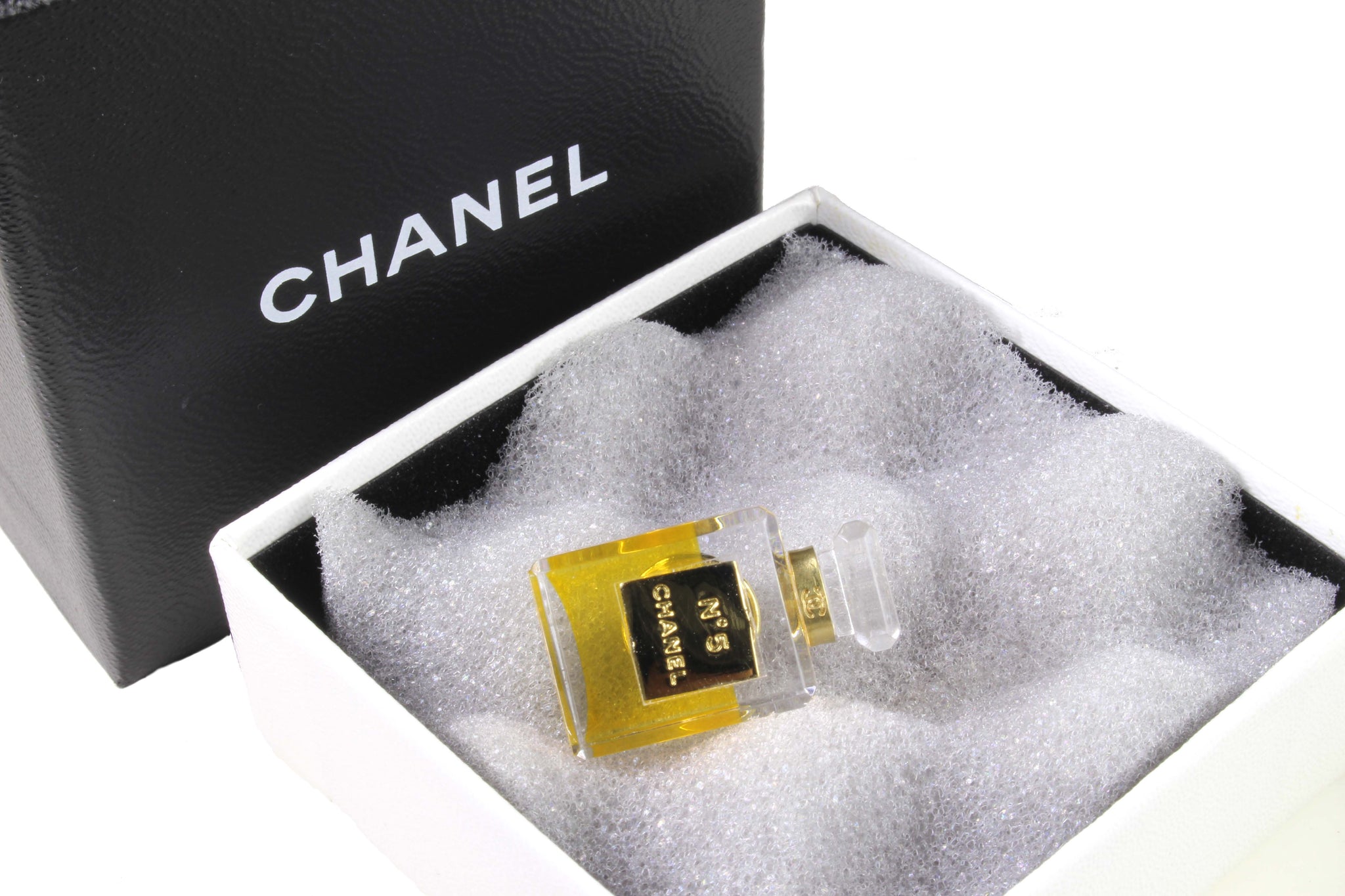 CHANEL iconic No.5 miniature perfume pin brooch – Vintage Carwen