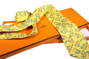 HERMÈS skier yellow silk tie